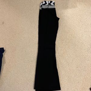 LULULEMON BOOT CUT LEGGINGS